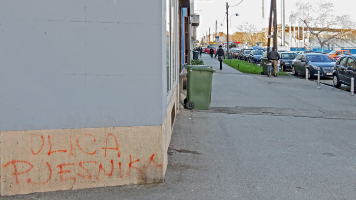 Grafit na početku Ulice (pjesnika) Silvija Strahimira Kranjčevića [VR 2014.]
