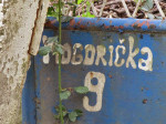 Posljednji preostali natpis na dvorišnim vratima koji podsjeća na Mogorićku ulicu [VR 2014.]