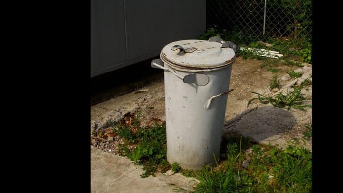 Tipska kanta za kućno smeće iz 60-ih i 70-ih [VT 2010.]