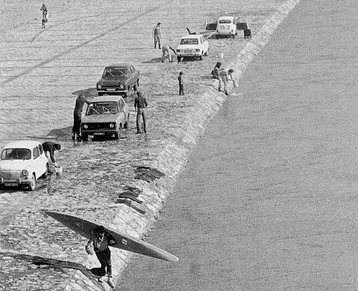 Pranje automobila na Savi kod Savskog mosta; uobičajeno u 60-ima [PC ?]