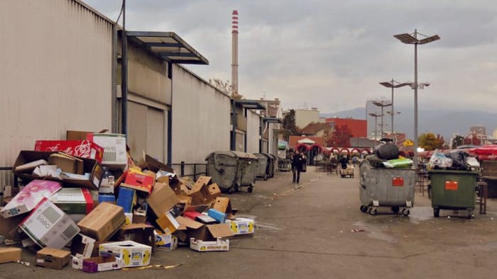 Otpad s Trešnjevačke tržnice na kraju radnog dana [VR 2016.]